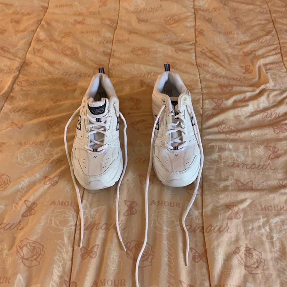 White tennis shoes 9 new balance